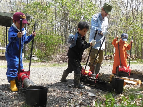 薪割り機でどんどん薪をつくる! 薪割り機